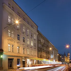 Louren Praag