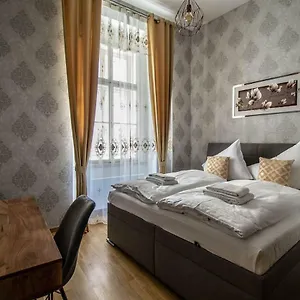 Apartment Design 3bdr In Residence, Free Parking, Prag